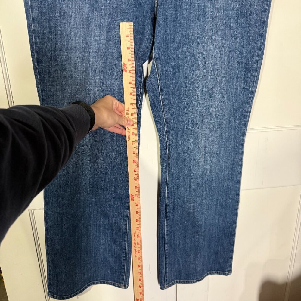 Talbots Barely Boot Jeans Curvy Size 18 Blue Wash Denim Bootcut - Picture 5 of 8